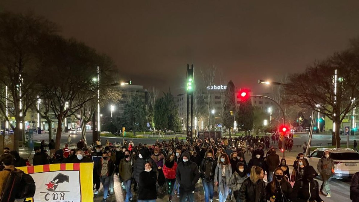 Els manifestants un cop han sortit de la plaça Imperial Tarraco.