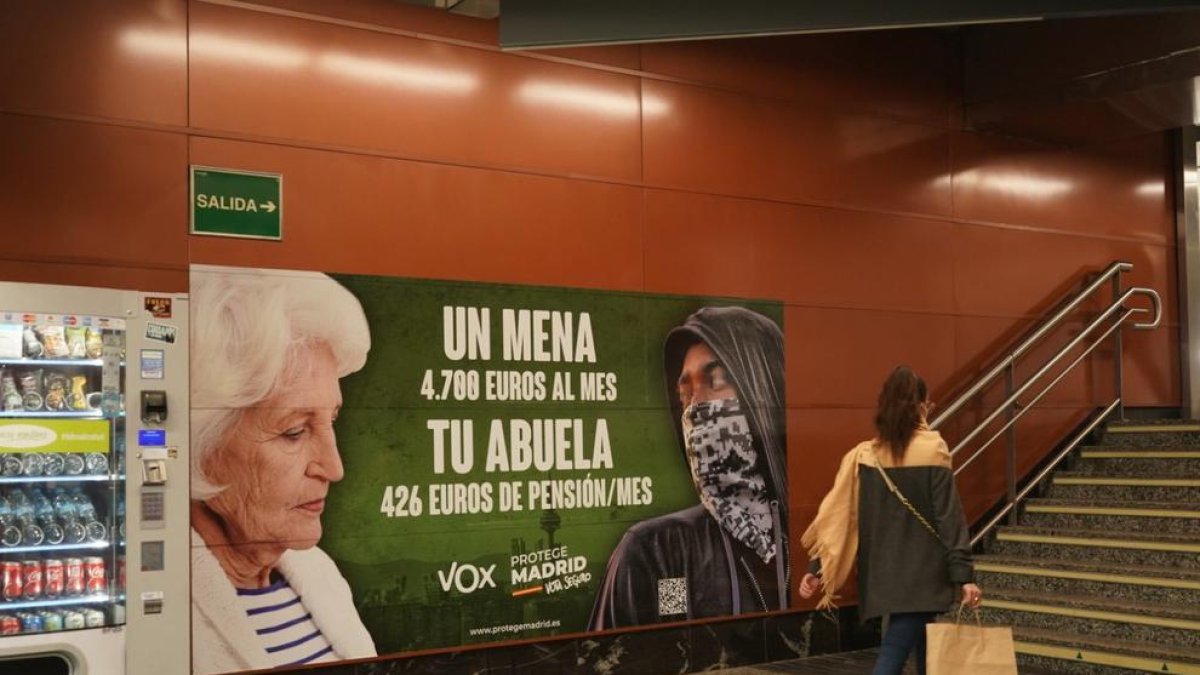 El cartell es troba a l'estació de la Puerta del Sol.