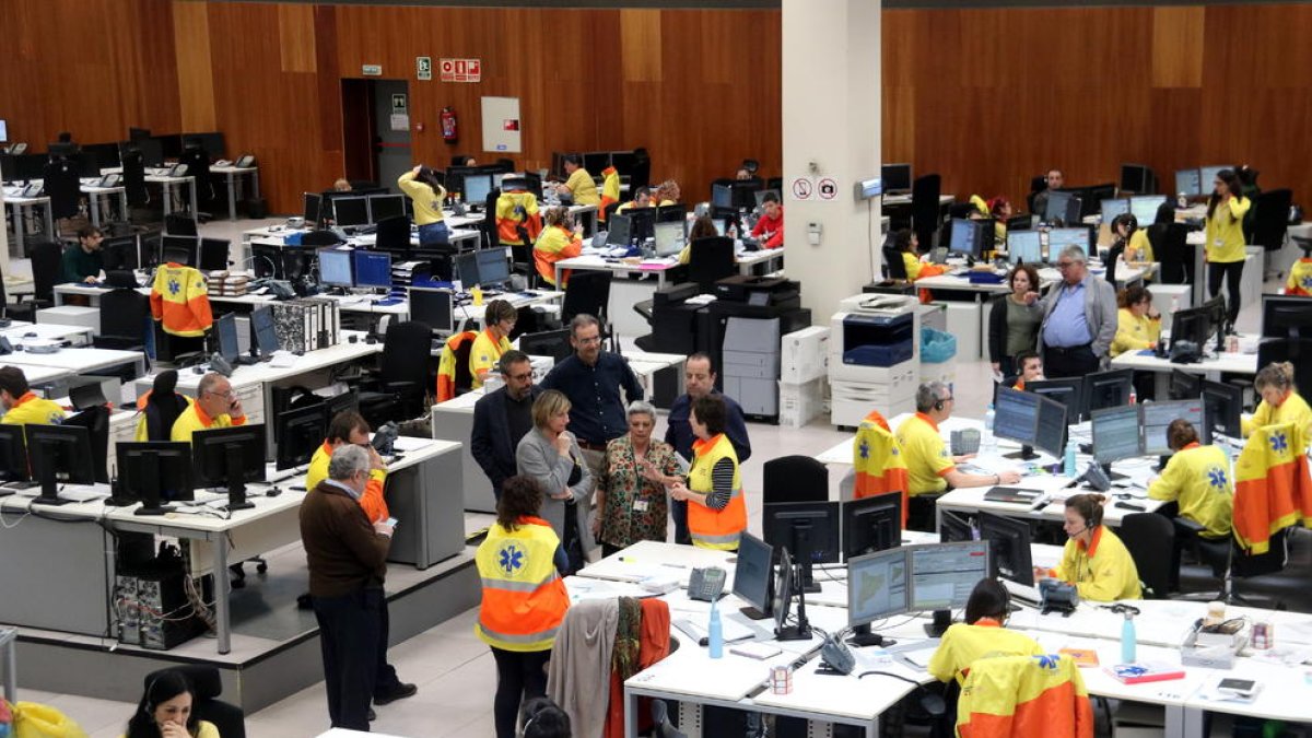 La consellera de Salut, Alba Vergés, a la seu central del SEM a l'Hospitalet de Llobregat.