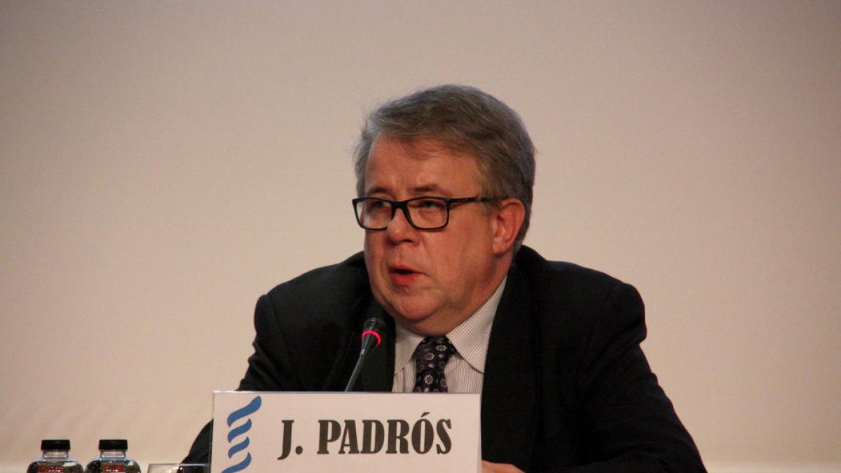El presidente del Col·legi de Metges de Barcelona, Jaume Padrós, en una comparecencia.