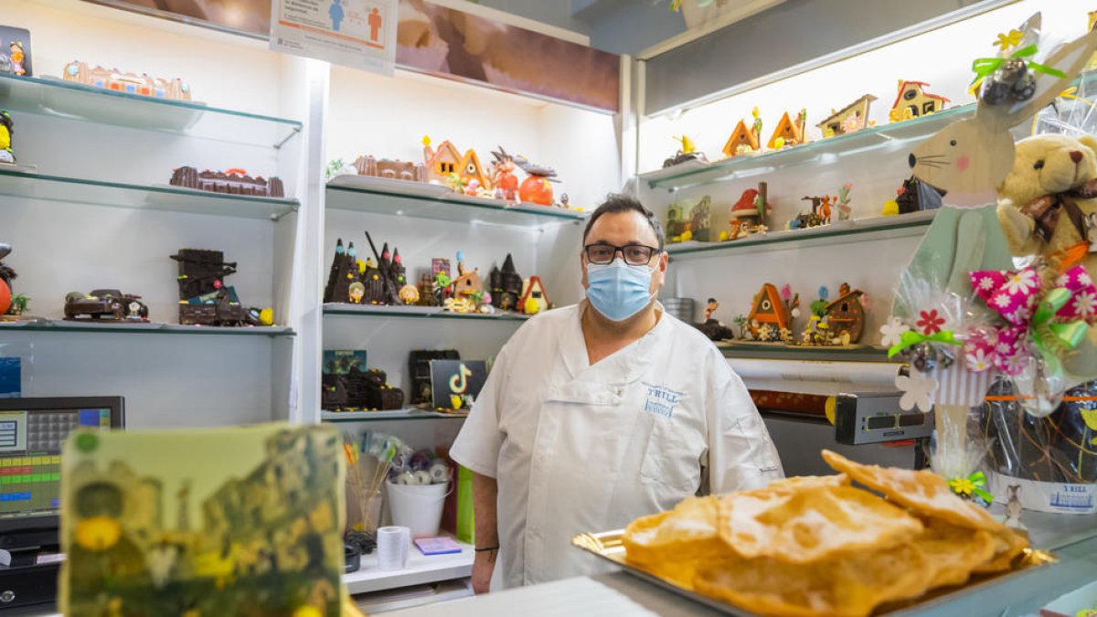 Toni Teuler es el encargado de la Pastelería Trill de Tarragona, propiedad de su mujer.