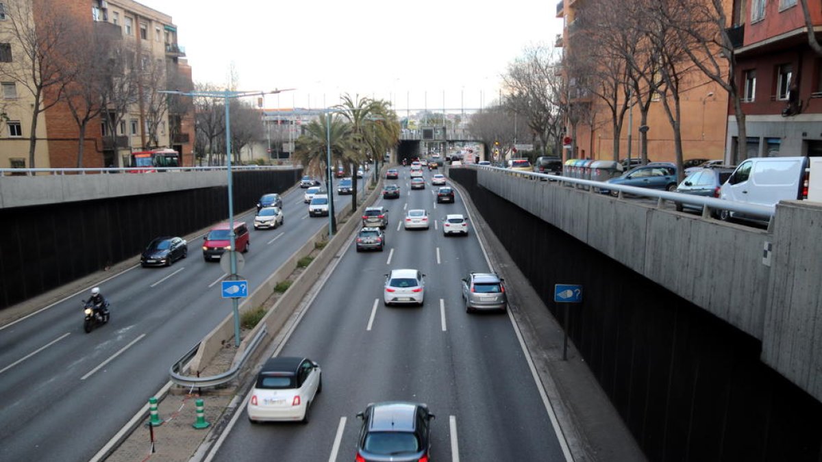 Trànsit de 870.000 vehicles a l'àrea de Barcelona en el primer cap de setmana de relaxament del confinament comarcal