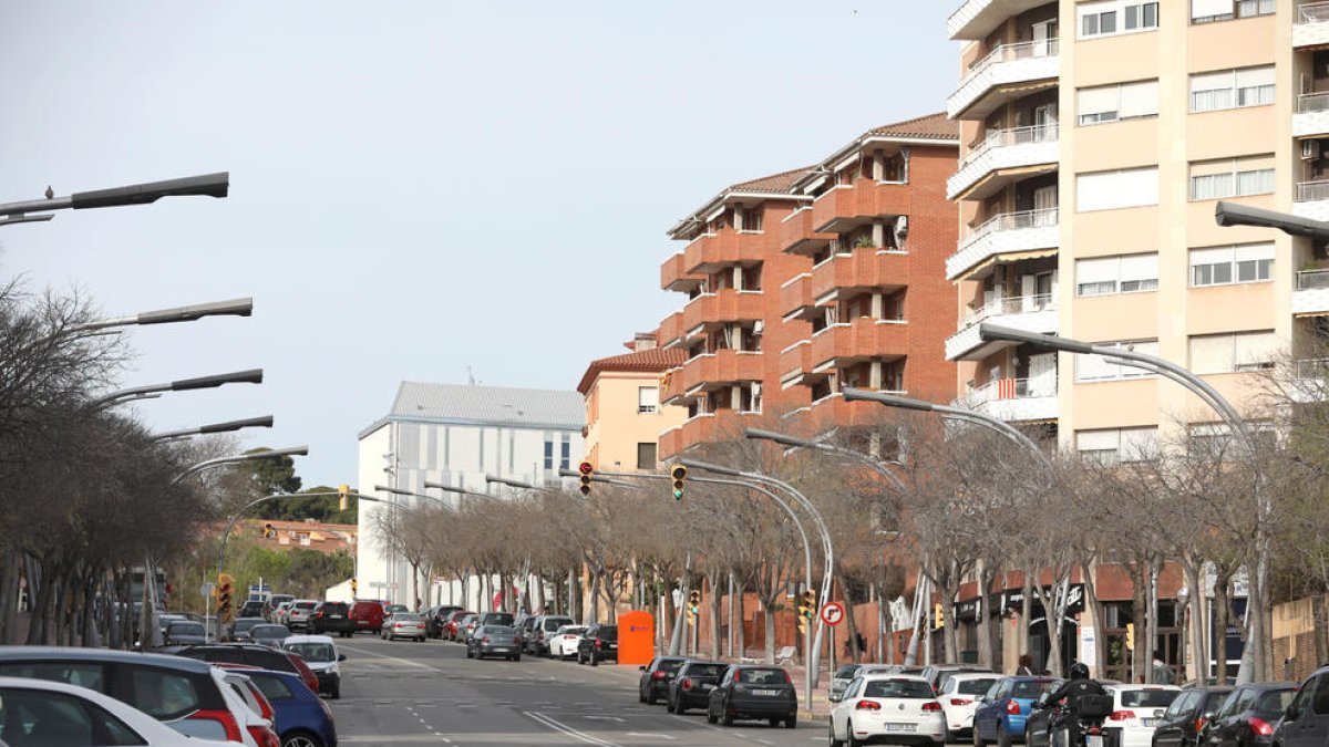 Imatge d'arxiu del carrer Marquès de Montoliu, per on discorrerà el carril bici fins a la Imperial.