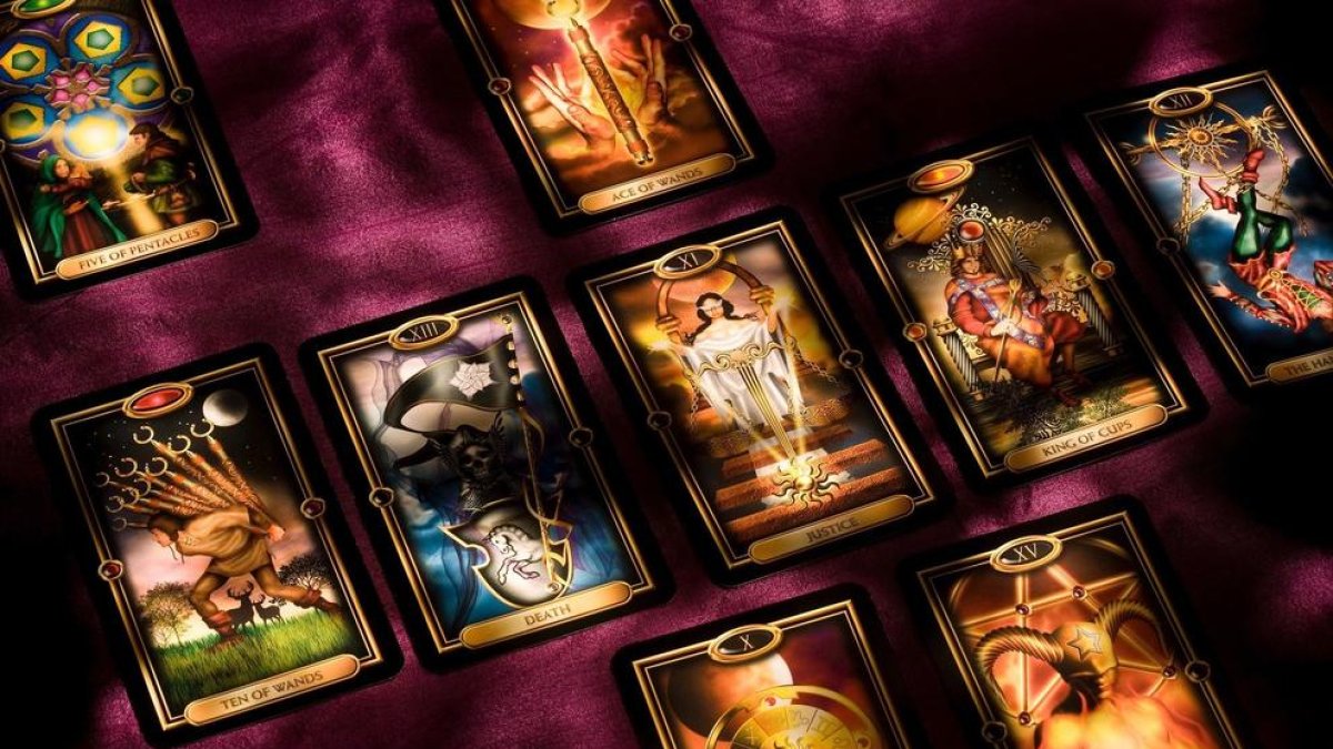 Imatge d'arxiu de cartes de tarot.