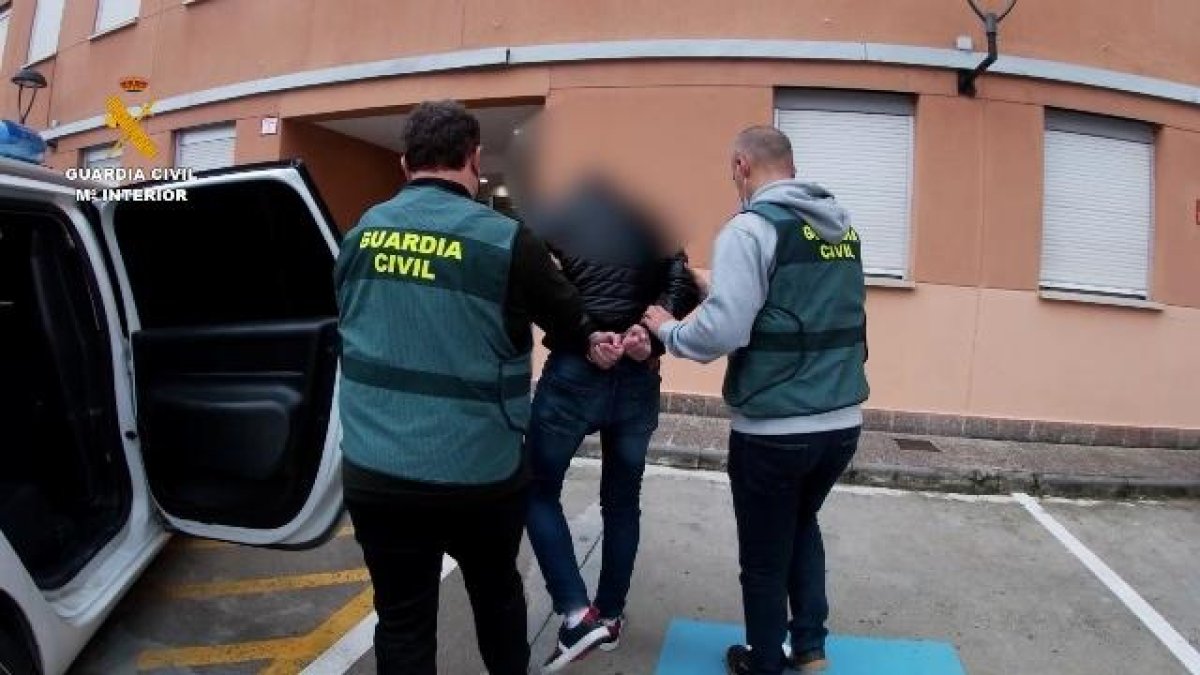 La detención se ha producido en Vizcaya después de recibir la denuncia en Navarra de una víctima.