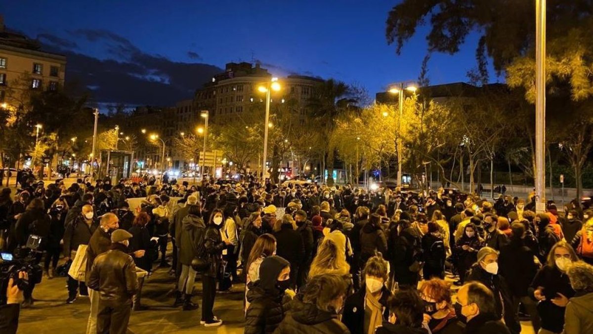 Els manifestants concentrats a Plaça Universitat (Barcelona)
