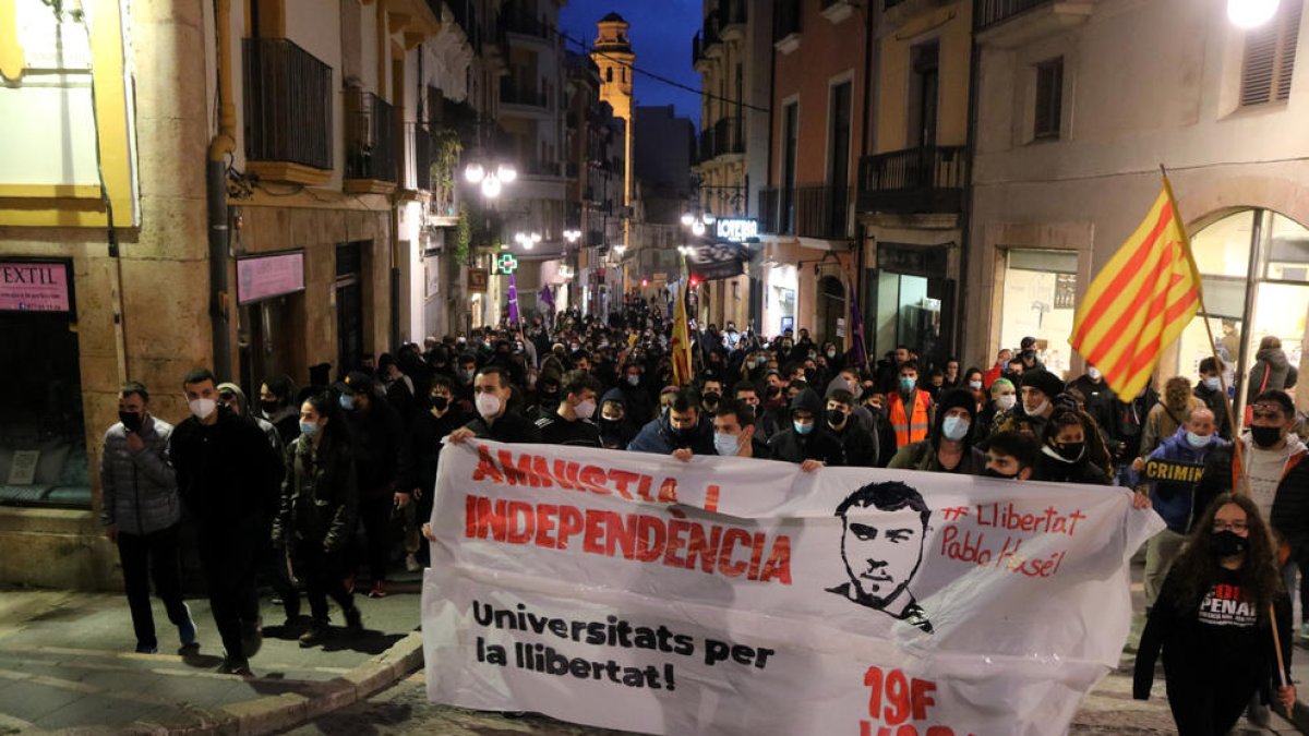 Plano abierto de la manifestación convocada por el SEPC en Tarragona.