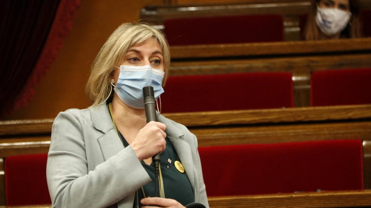La consellera de Salut, Alba Vergés, durante una sesión de control en el Parlament.