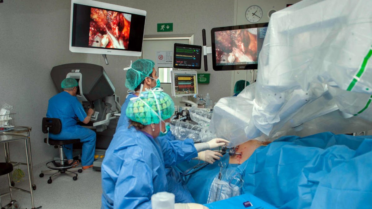 Operación de una extirpación de próstata con cirugía robótica.