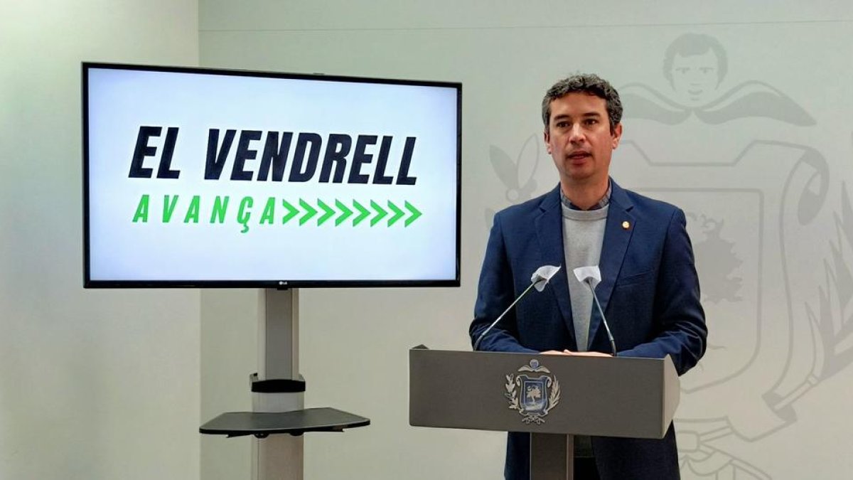 El alcalde del Vendrell, Kenneth Martínez, presentando el proyecto.