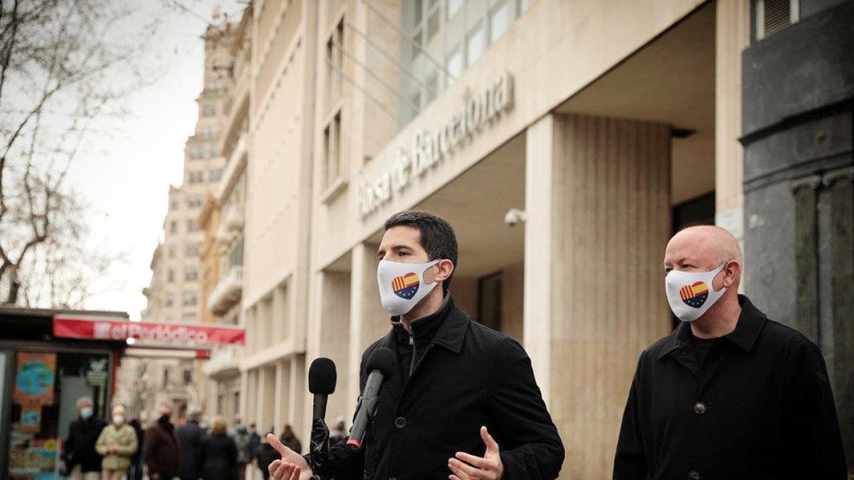 El diputado de Cs Nacho Martín Blanco atendiendo a los medios.