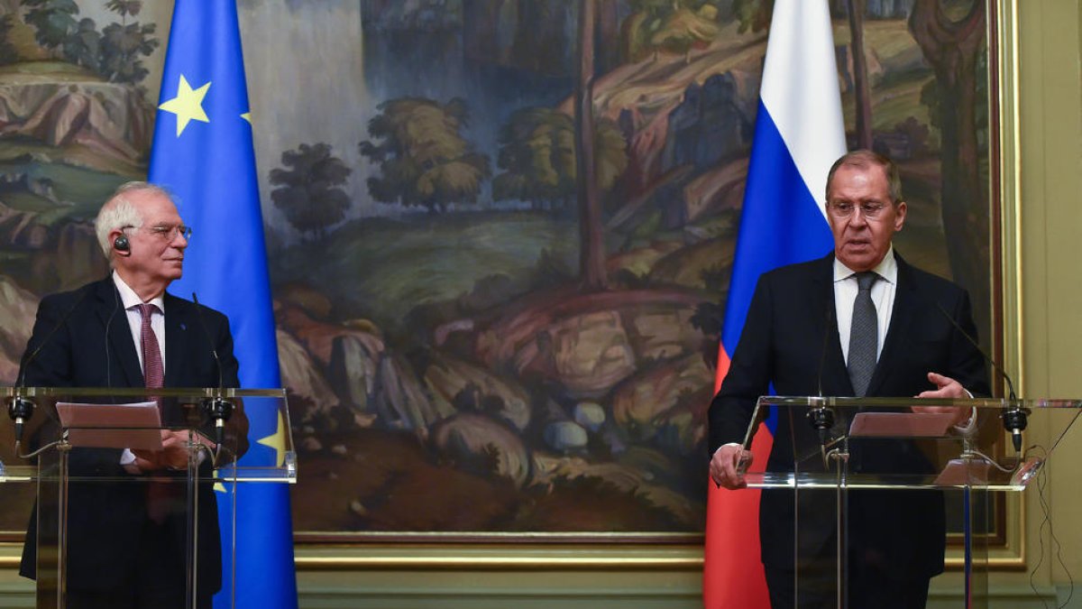 L'Alt Representant de la UE, Josep Borrell, en una roda de premsa conjunta amb el ministre d'exteriors rus, Sergei Lavrov, a Moscou el 5 de febrer del 2021.