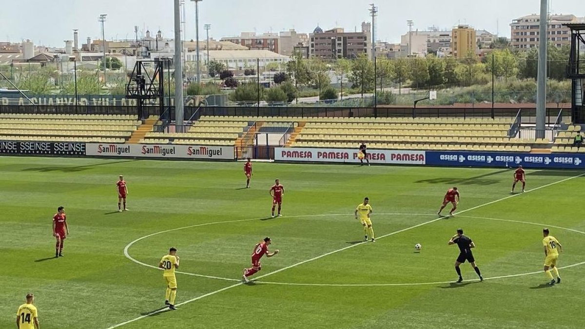 Empieza el partido al Mini Estadi del Villarreal B.