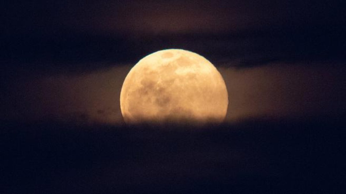 Imagen de archivo de una superluna