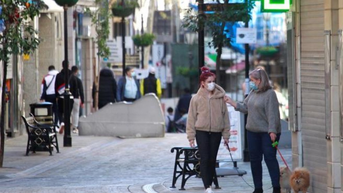 Imagen de archivo de personas paseando por Gibraltar.