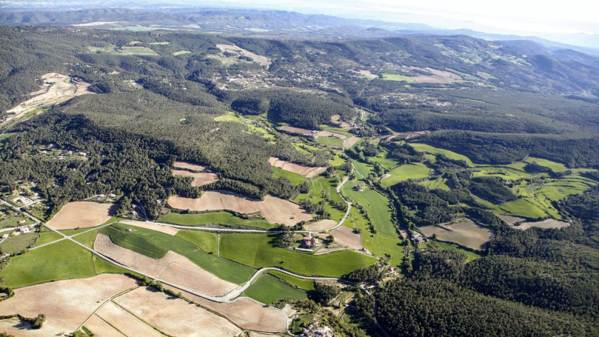 Vista aérea de la zona de Valldossera, que reúne varias urbanizaciones del extremo sudeste del municipio de Querol, en el Alt Camp.