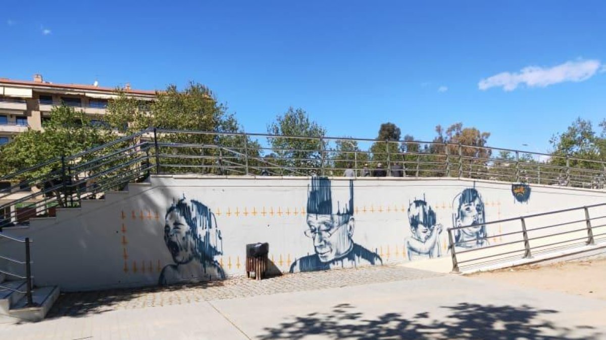 El mural 'Moment' del proyecto Galería Urbana de Cambrils.