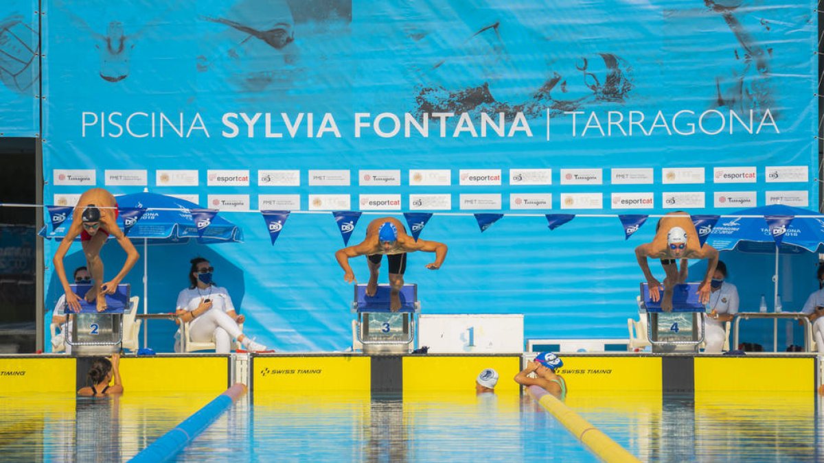 Tres dels nedadors que van prendre part ahir del Campionat de Catalunya d'Estiu infantil.