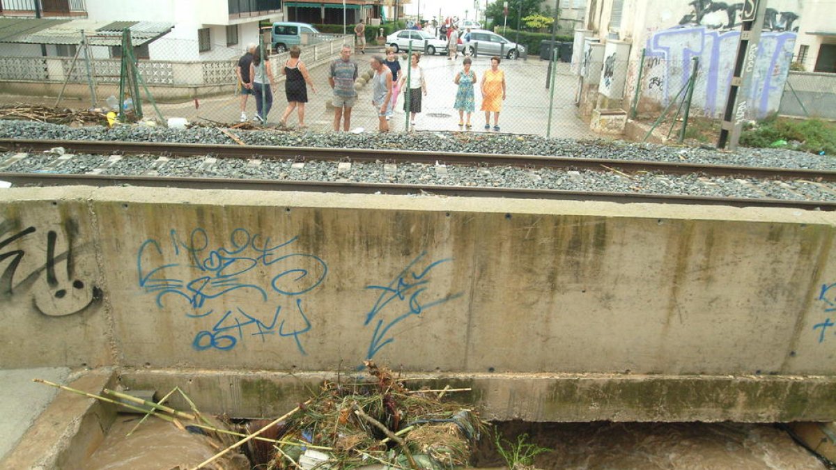 Salida del barranco de Barenys colapsada durante la inundación de octubre de 2019.