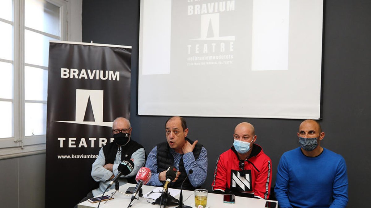 La Junta del Bravium Teatre va comparèixer ahir.