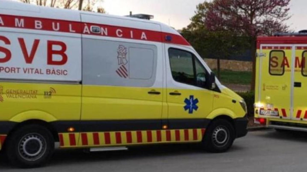 Vehicles del servei d'emergències del govern valencià.