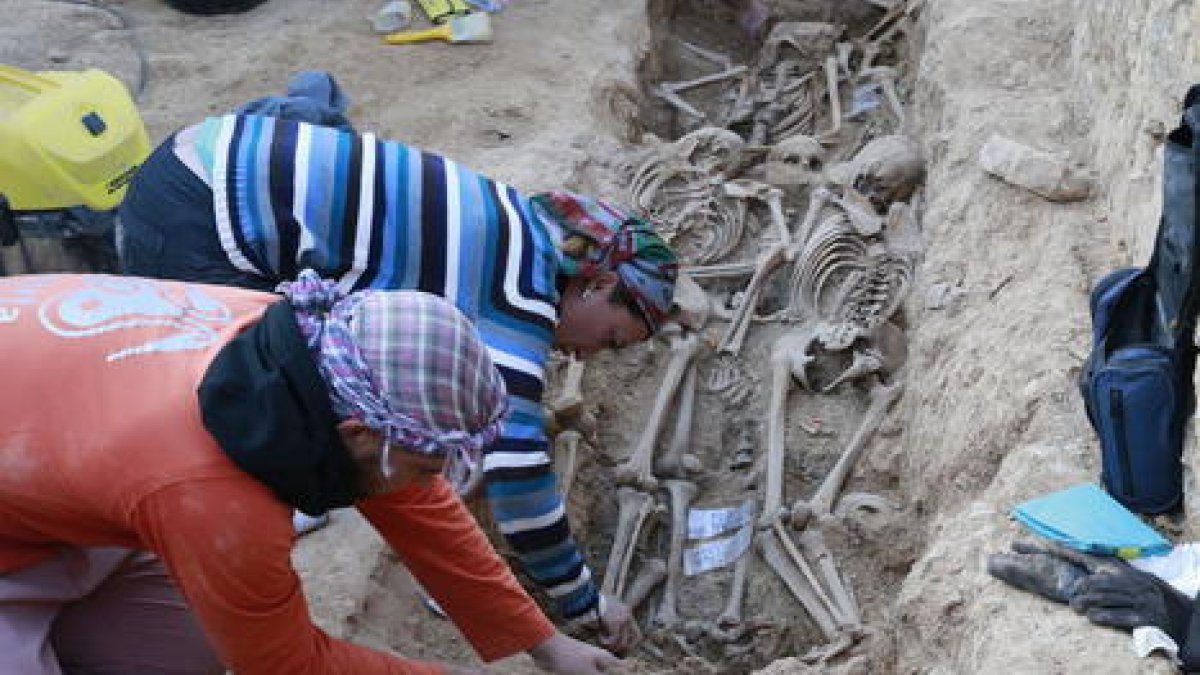 Imagen de archivo de una fosa|foso común excavada en LLeida.