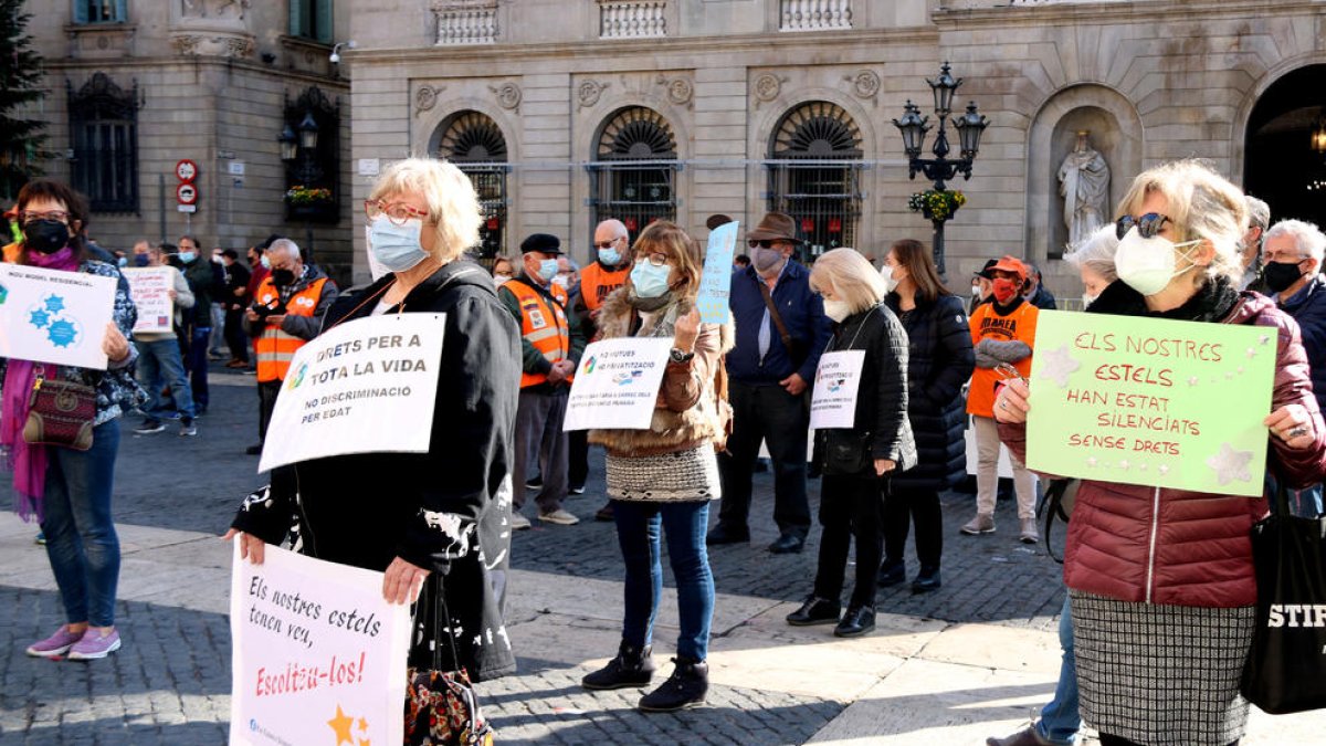 Imatge d'arxiu d'una concentració del col·lectiu Residències 5+1 a Barcelona.