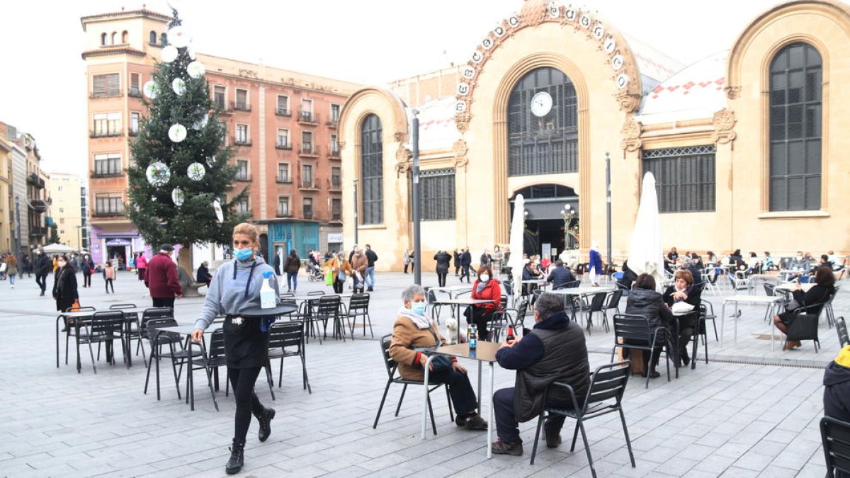 Terrazas en la plaza Corsini de Tarragona.