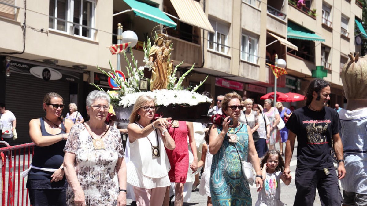 Imagen de archivo de la procesión de las fiestas del Carme, organizadas por la asociación de vecinos.