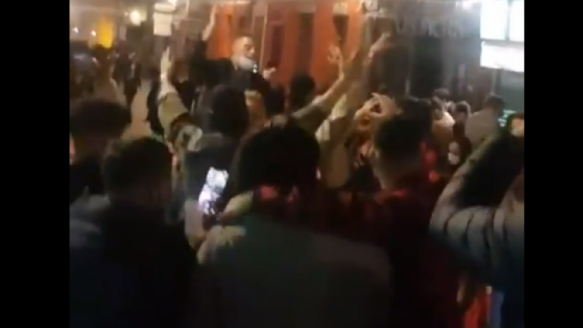 Imágenes de jóvenes de fiesta en Madrid.