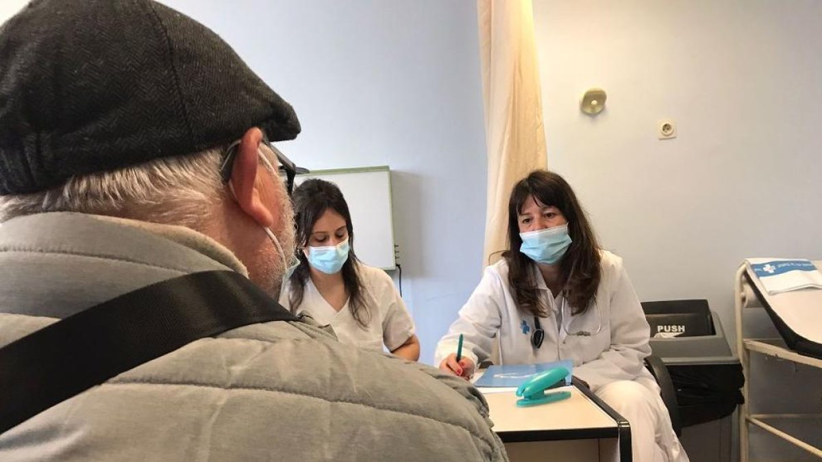 Un dels pacients a la consulta del Servei de Medicina Intensiva.