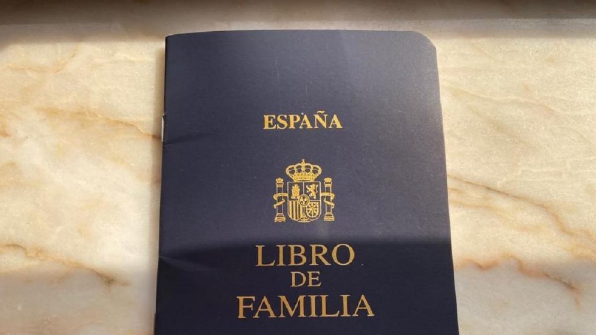 Imagen de un Libro de Familia, un documento habitual en los hogares.