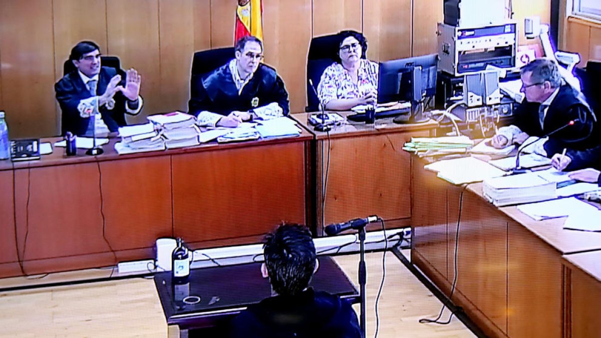 El acusado de matar a un hombre en marzo del 2021 en Tarragona declarando en la última sesión de juicio.