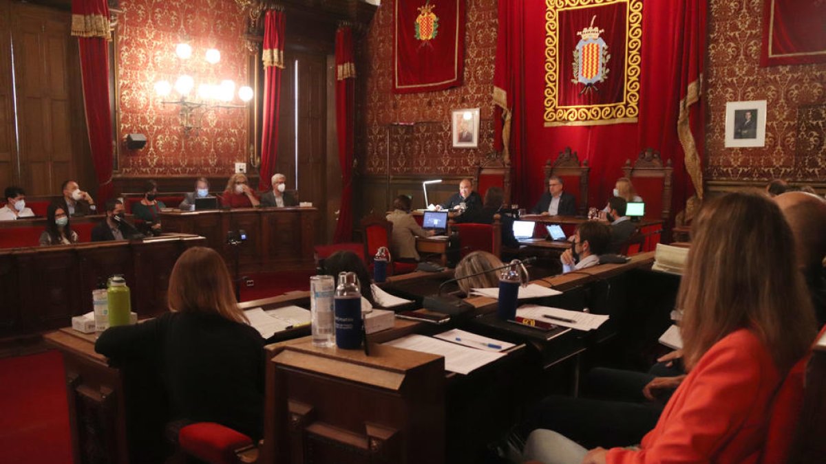 Pla general del ple de l'Ajuntament de Tarragona, durant el debat d'ordenances.