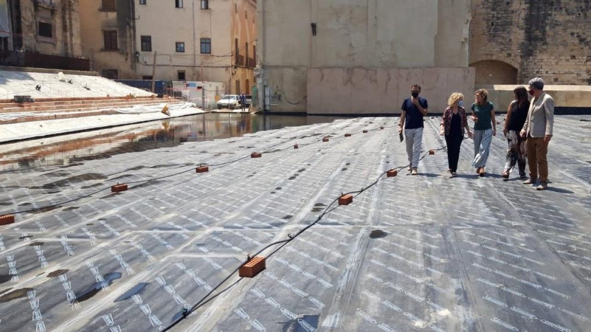 VIsita institucional a les obres de remodelació de la plaça de la Catedral de Tortosa.