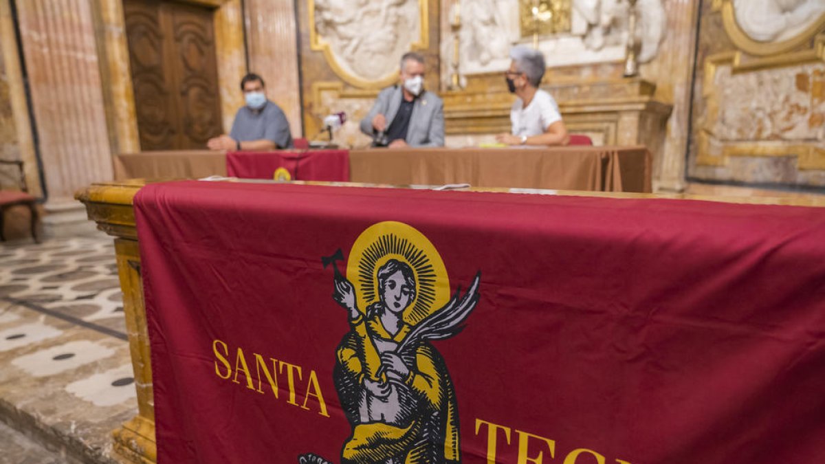 La nueva colgadura de Santa Tecla.