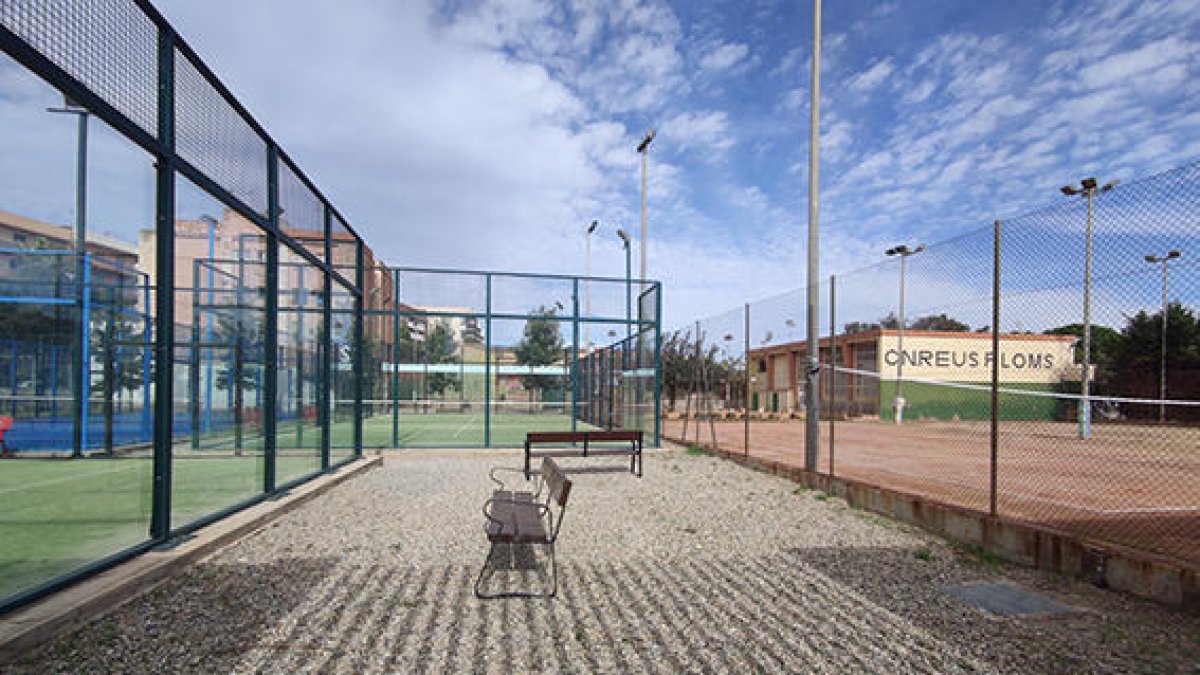 Imagen de las actuales instalaciones de pádel y tenis del club, que también se prevén renovar.