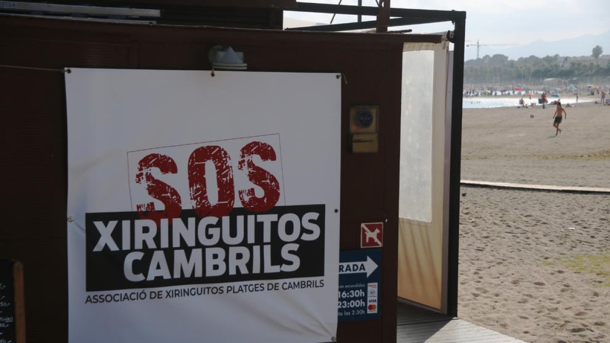 Pancarta de l'Associació Xiringuitos Platges de Cambrils.