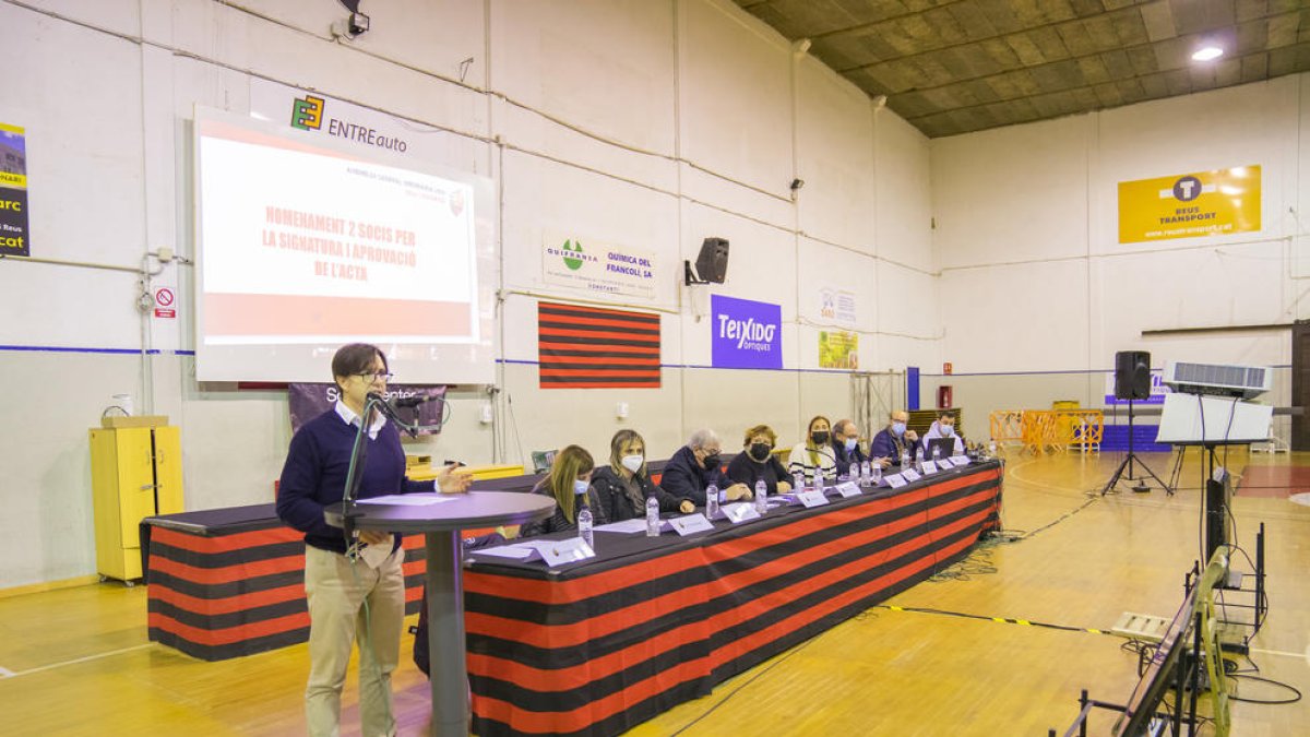 La asamblea ordinaria del Reus Deportiu se celebró ayer en el pabellón de básquet del club reusense.