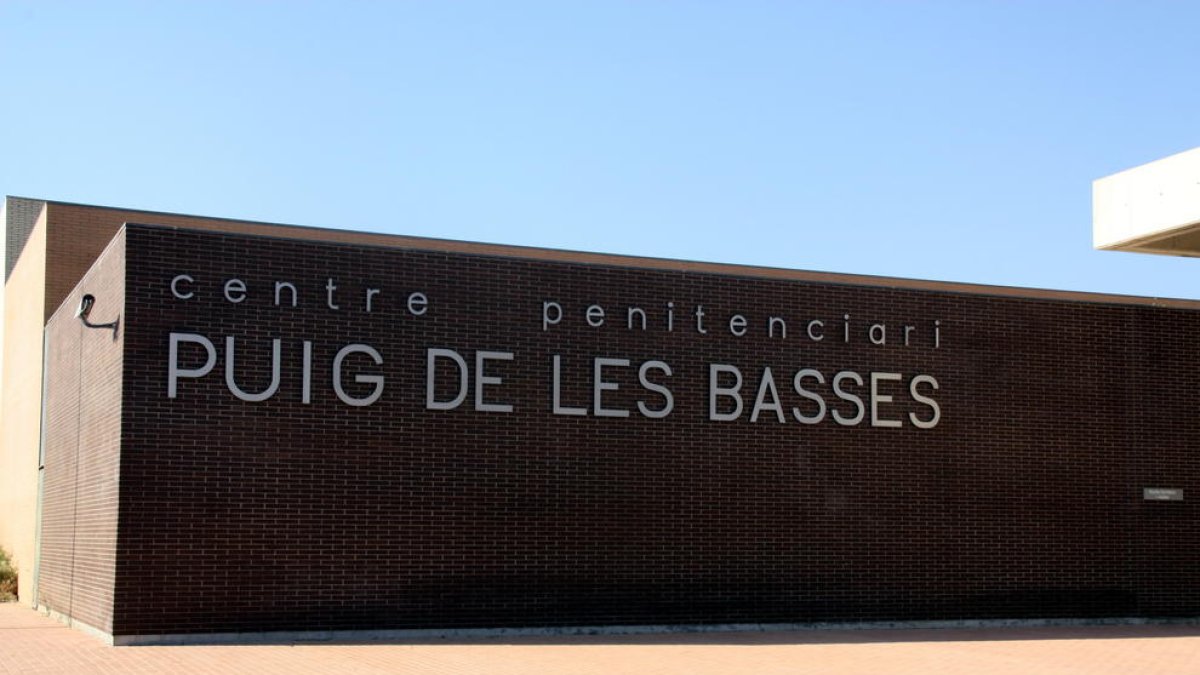 Exterior del centro penitenciario del Puig de les Basses de Figueres