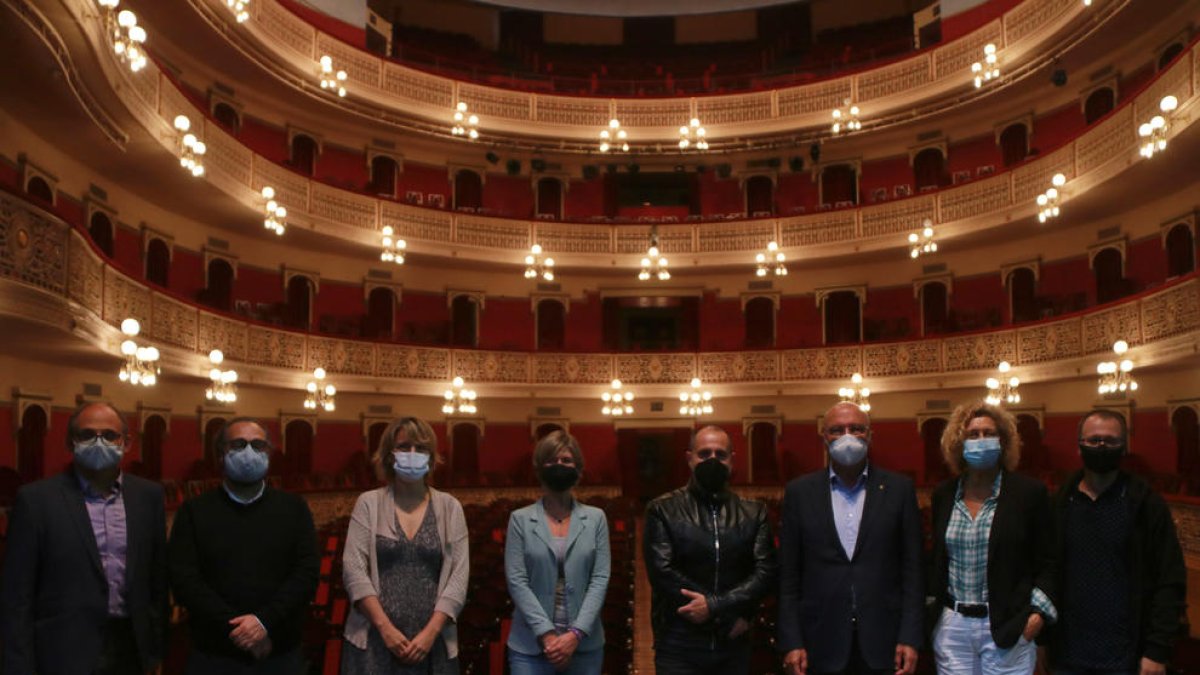 Pla general de la presentació del conveni entre el Teatre Fortuny de Reus i la Fundació 'La Caixa'