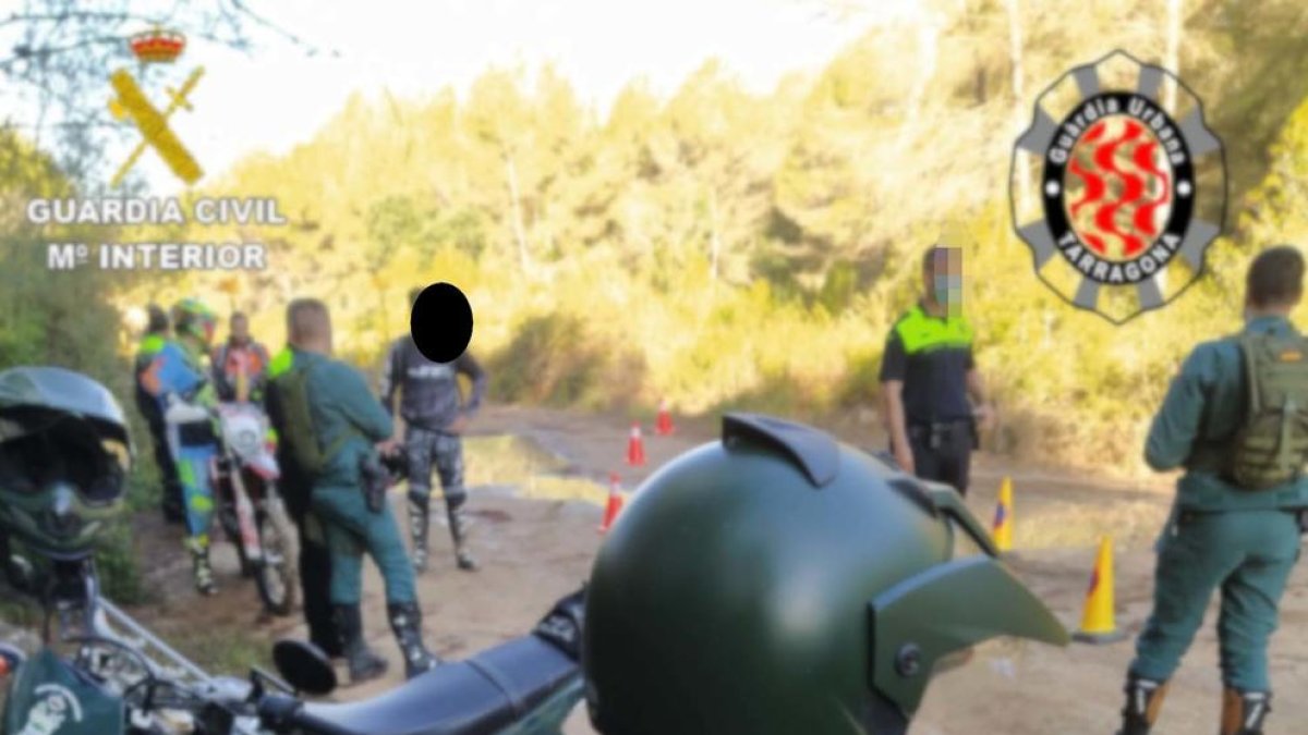 Imagen de uno de los controles realizados por la Guardia Urbana y la Guardia Civil.