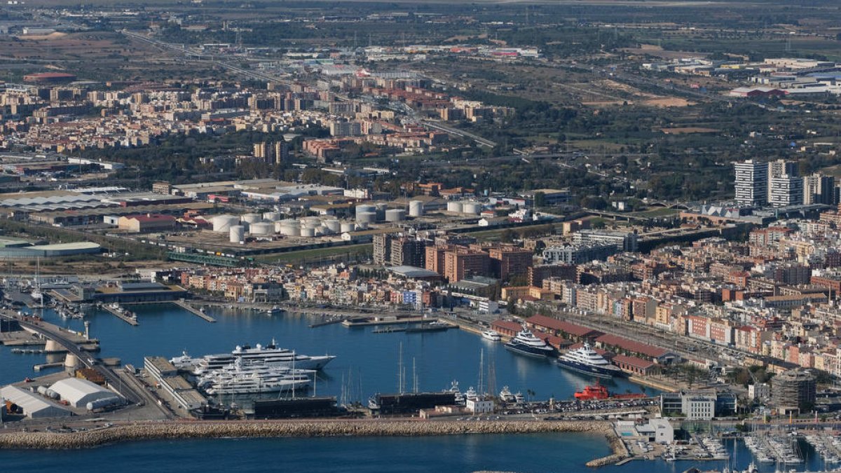 Imatge a vista de dron del Port de Tarragona.