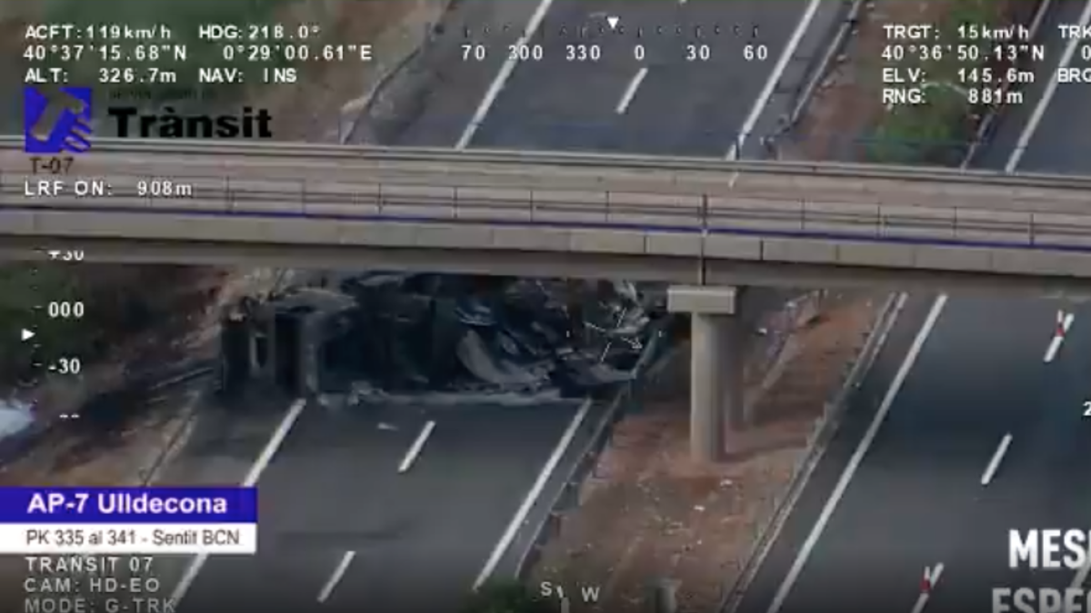 Imagen del camión accidentado.