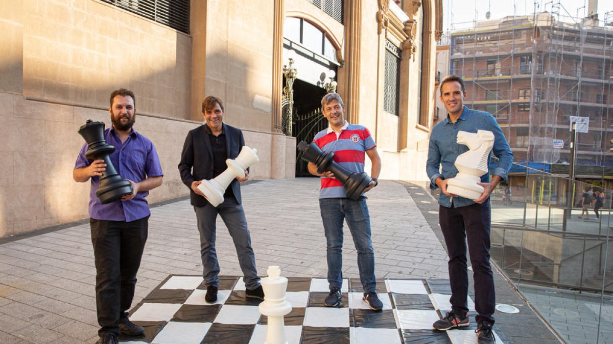 El Mercat de la Pagesia de la Plaza de los Carros acogerá este sábado la primera partida simultánea.