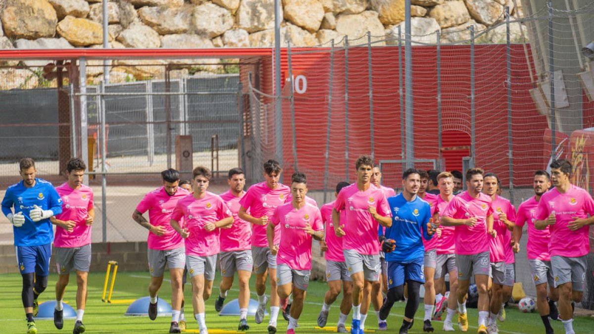 Han estat presents quatre dels cinc fitxatges anunciats oficialment pel club: Manu García, Pedro del Campo, Robert Simón i Pablo Fernández, a banda de jugadors del filial i dels que continuen.