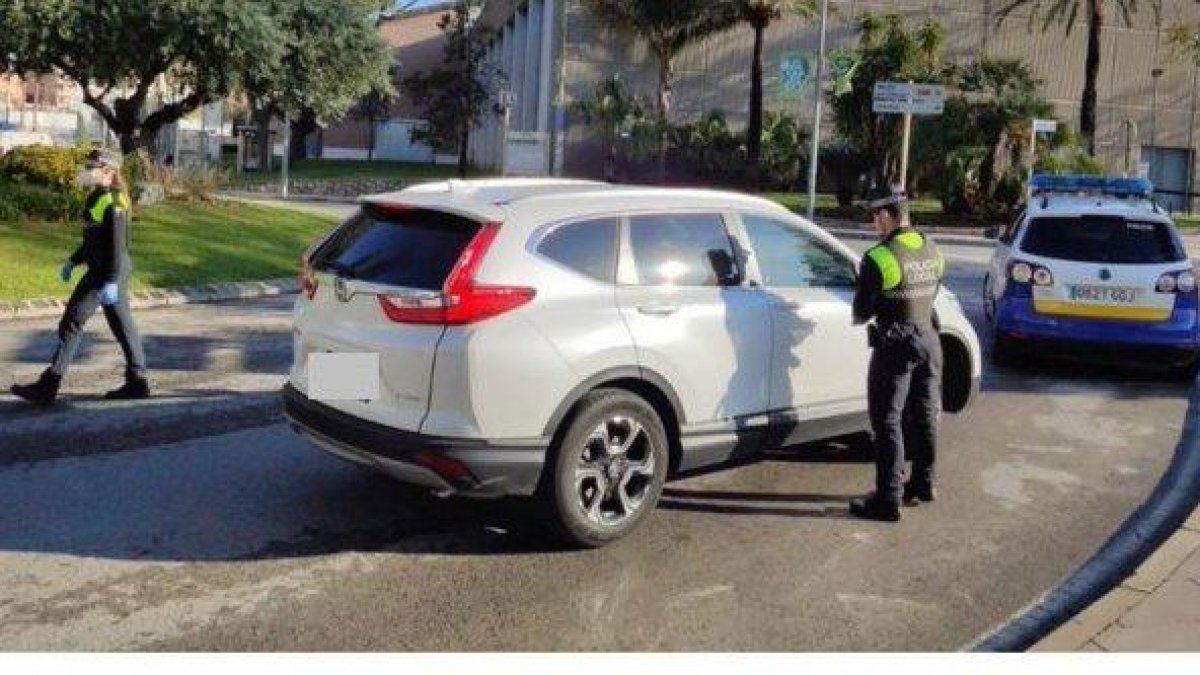 Imatge  d'arxiu d'un control de la Policia Local de Cambrils.