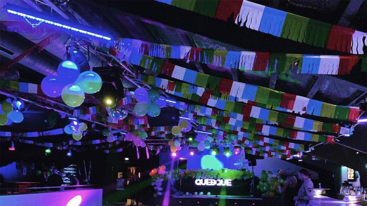 La discoteca montblanquina Quedeque ha anunciat que tanca durant dues setmanes a causa dels positius.