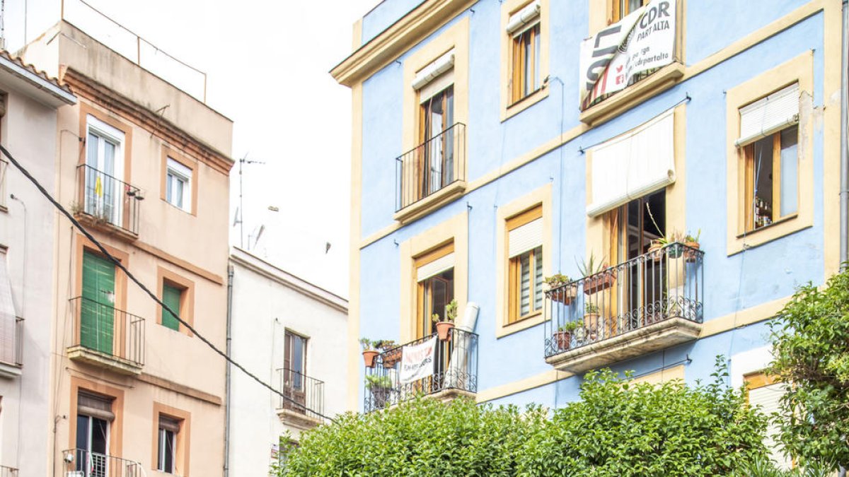 Eva Miguel, a la plaça de Sant Antoni, just al costat de la seu del Servei Municipal d'Habitatge.