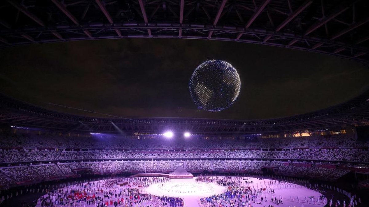 Momento del espectáculo con drones en la ceremonia de inaugurción